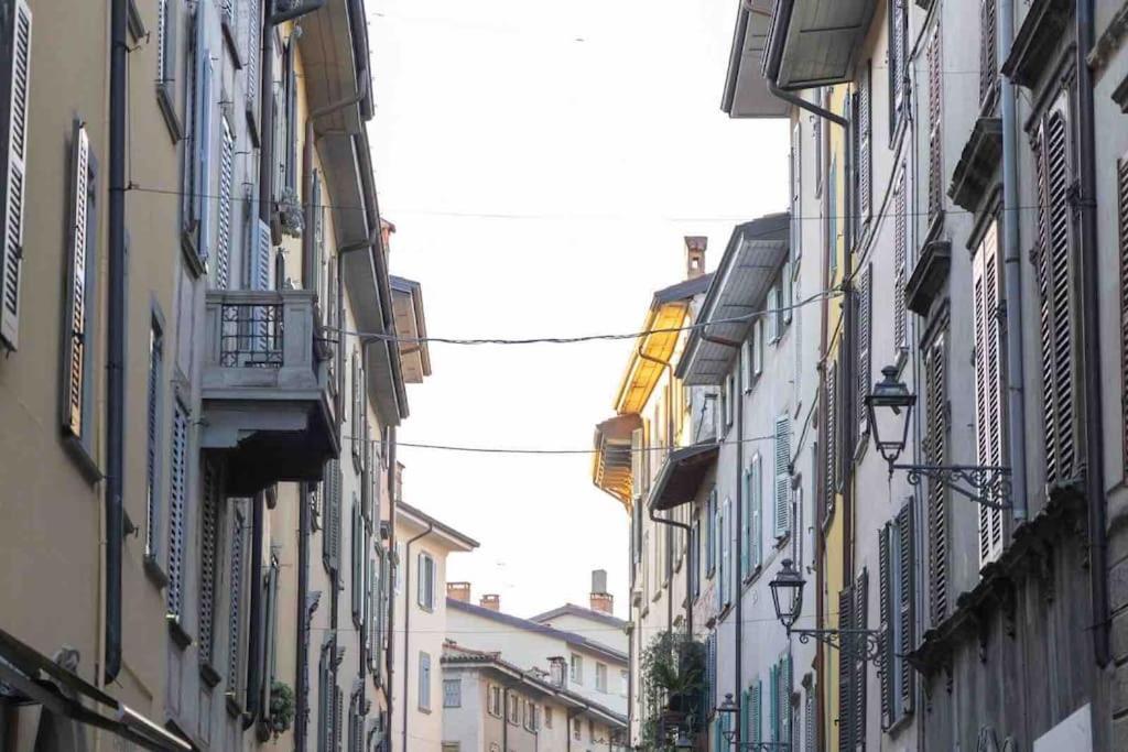 Bergamo 5 Stelle Apartment Bagian luar foto